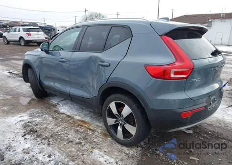 2020 Volvo Xc40 Momentum z USA, uszkodzony, nr VIN YV4162UK8L2335796